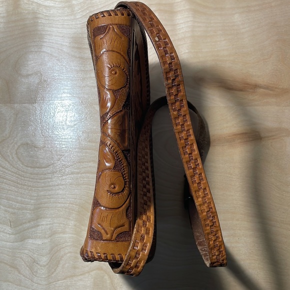 Vintage Floral Tooled Leather Purse - Picture 5 of 16